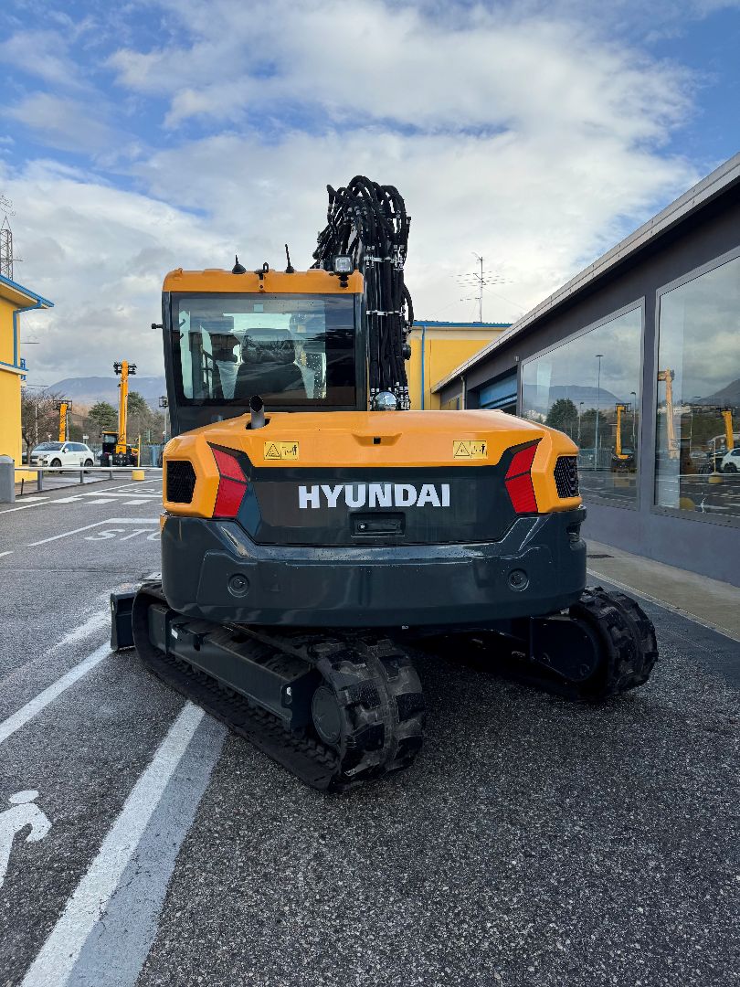 HYUNDAI-HX85A-1.jpg
